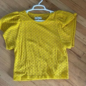 Lightly worn yellow Madewell eyelet top. Sized XS
